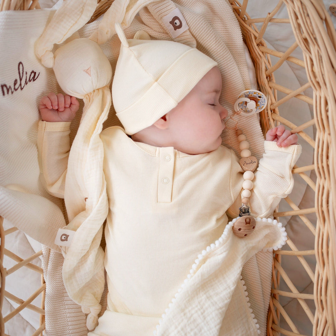 What Should a Baby Wear to Sleep? Room Temperature Guide