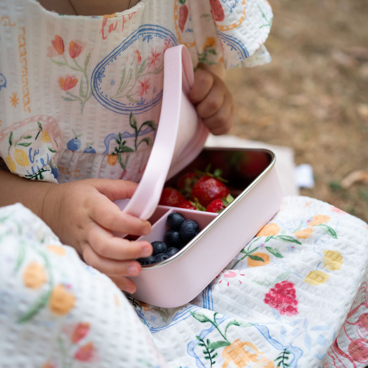 JBØRN Beach Set | Hooded Poncho, Water Bottle & Snack Box