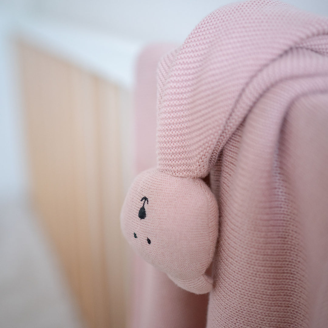 JBØRN Bear Knit Comforter Blush - Personalisable Baby Products Sold and Personalised by JustBørn