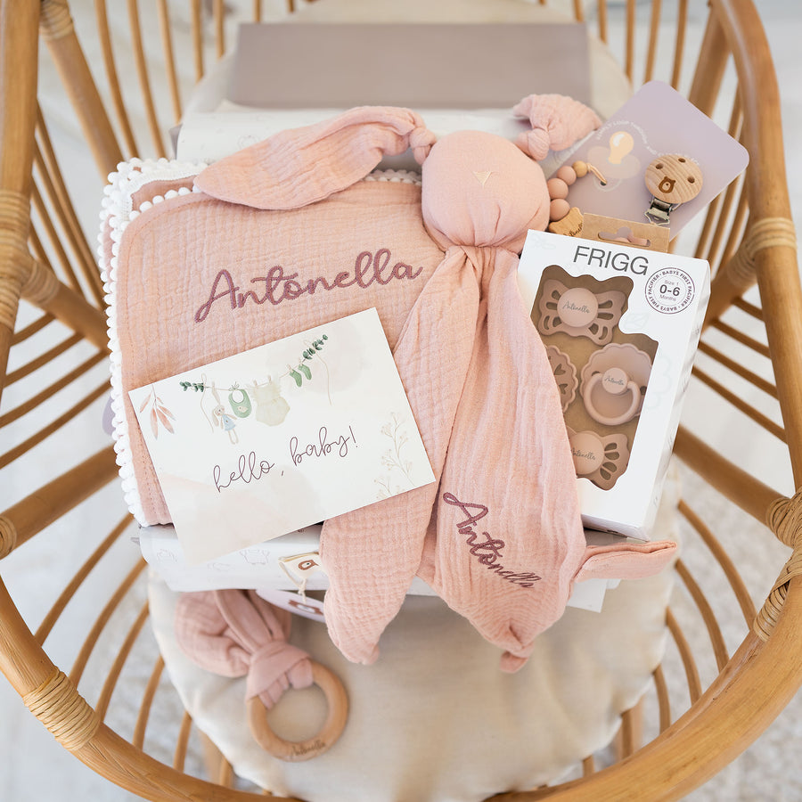 JBØRN Luxury Newborn Muslin Gift Set - Personalisable Baby Products Sold and Personalised by JustBørn