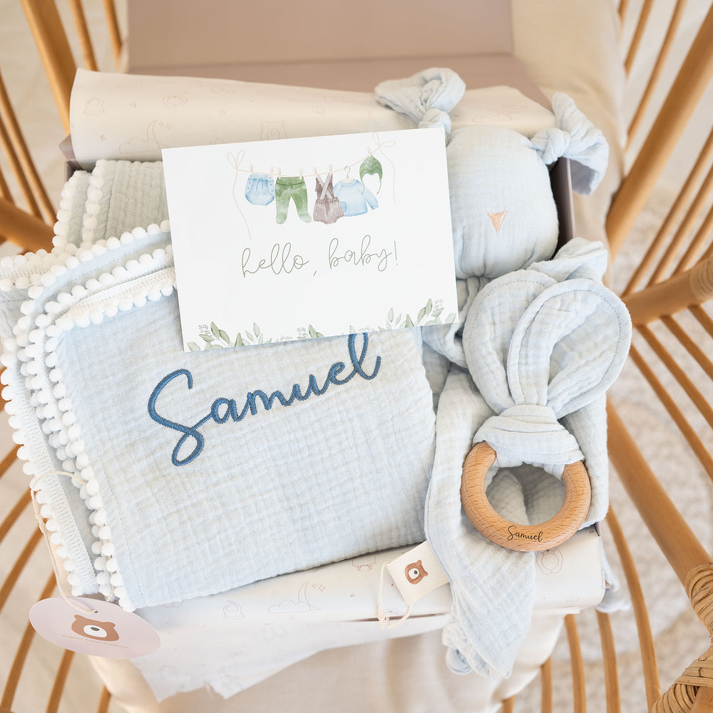 JBØRN Luxury Newborn Muslin Gift Set - Personalisable Baby Products Sold and Personalised by JustBørn