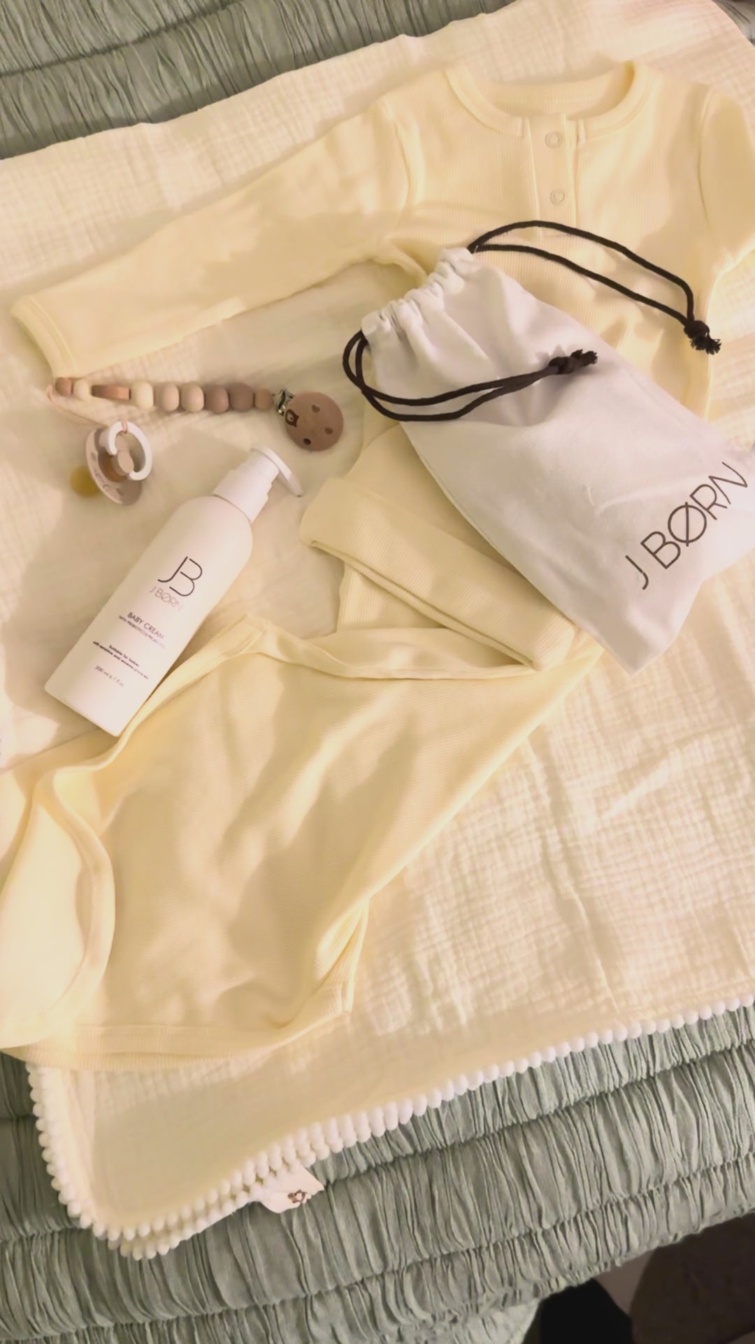 مجموعة هدايا مناشف قطن عضوي للعناية بالبشرة JBØRN